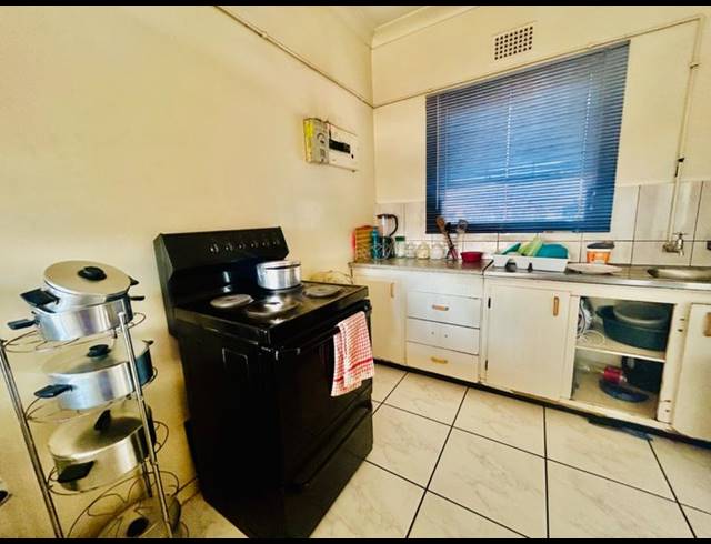 2 BEDROOM APARTMENT FOR SALE IN VANDERBIJLPARK CW 1